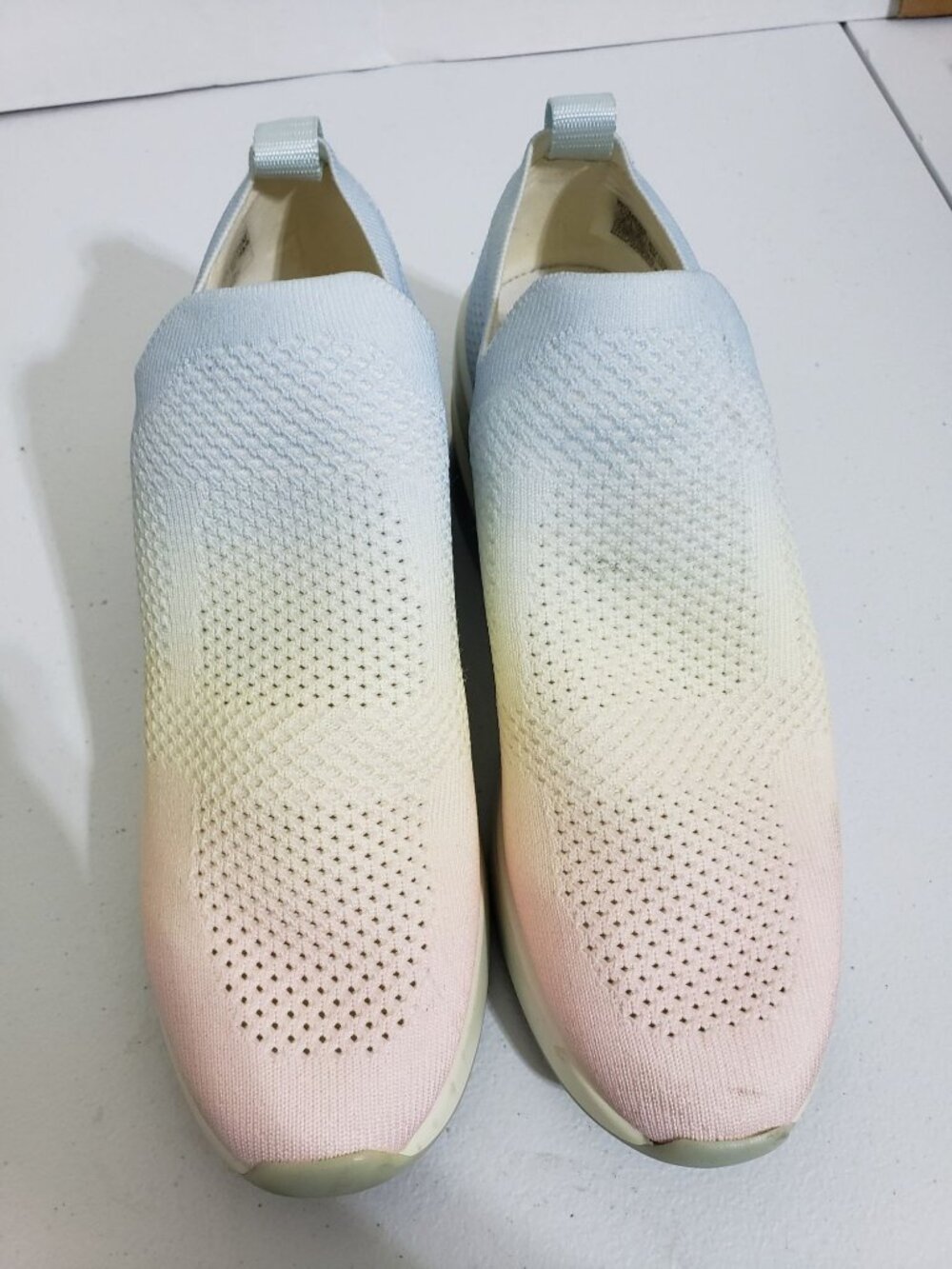 Gianni Bini Valeah knit pastel ombre sneaker, size 7